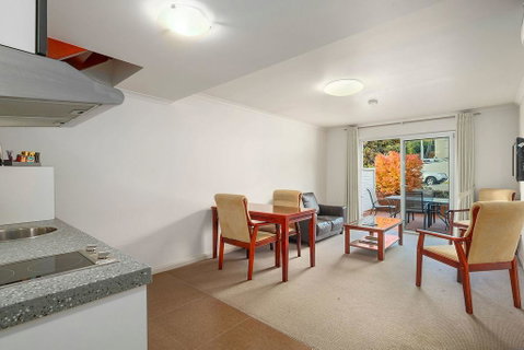 Apartment 104 - Pubs and Clubs 15