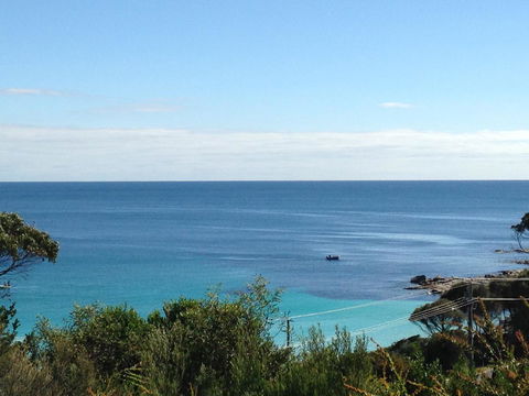 DOLPHIN LOOKOUT COTTAGE - Amazing Views Of The Bay Of Fires - Pubs and Clubs 12