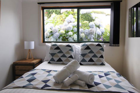 DOLPHIN LOOKOUT COTTAGE - Amazing Views Of The Bay Of Fires - Pubs and Clubs 6