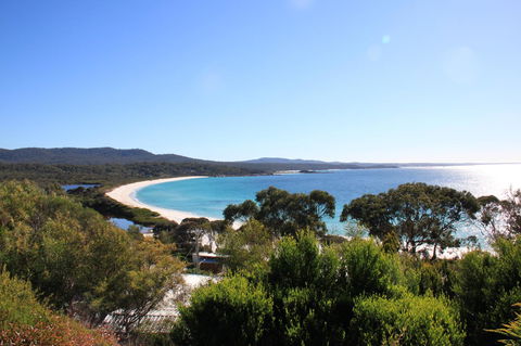 DOLPHIN LOOKOUT COTTAGE - Amazing Views Of The Bay Of Fires - Pubs and Clubs 9