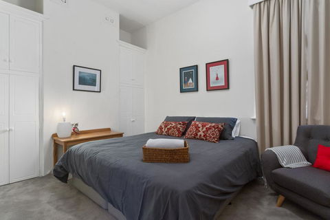WEST NEST | Classic 3BR Hobart Terrace BEST Location, View, Close To City - Pubs and Clubs 11