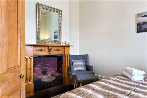 WEST NEST | Classic 3BR Hobart Terrace BEST Location, View, Close To City - Pubs and Clubs 10