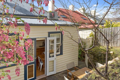 WEST NEST | Classic 3BR Hobart Terrace BEST Location, View, Close To City - Pubs and Clubs 19