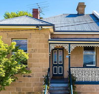 WEST NEST  Classic 3BR Hobart Terrace BEST Location View Close to City - Pubs and Clubs