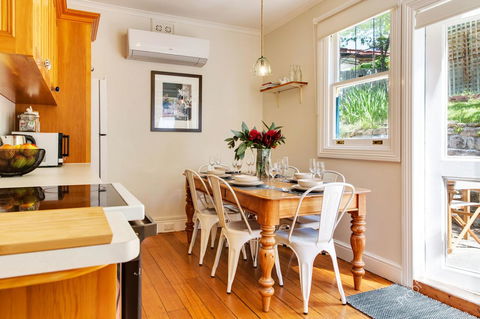 WEST NEST | Classic 3BR Hobart Terrace BEST Location, View, Close To City - Pubs and Clubs 4