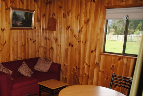 The Wombat Cottage - Pubs and Clubs 6