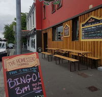 Little Nee's - Pubs and Clubs