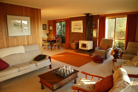 Prosser Retreat Orford - Pubs and Clubs 11