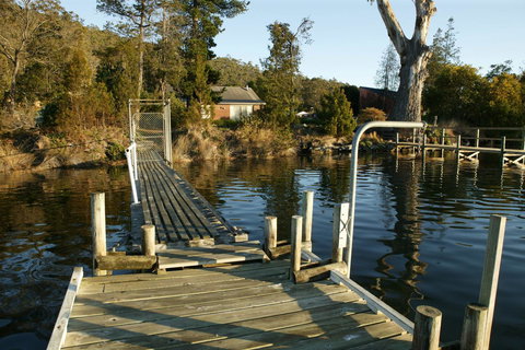 Prosser Retreat Orford - Pubs and Clubs 3