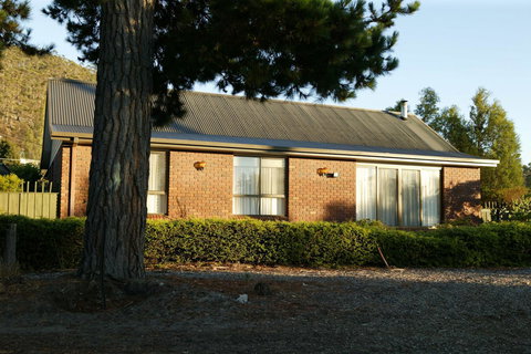 Prosser Retreat Orford - Pubs and Clubs 9