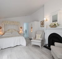White Dove Cottage Bed and Breakfast - Pubs and Clubs