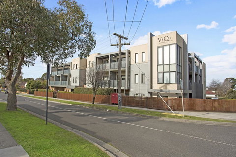 Astra Apartments Glen Waverley @Springvale RD - Pubs and Clubs 14