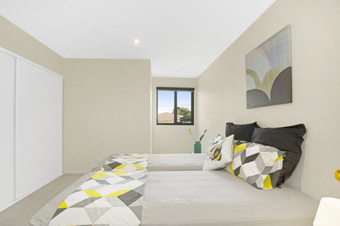 Astra Apartments Glen Waverley @Springvale RD - Pubs and Clubs 19