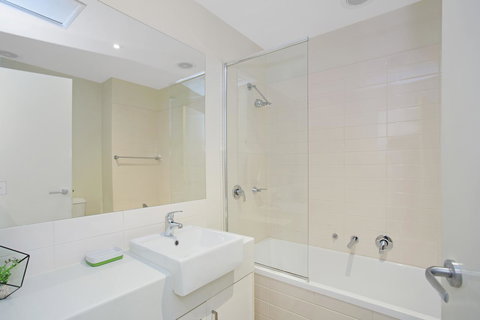 Astra Apartments Glen Waverley @Springvale RD - Pubs and Clubs 17