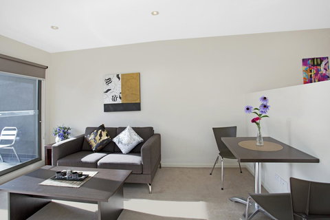 Astra Apartments Glen Waverley @Springvale RD - Pubs and Clubs 9