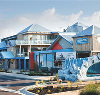 The Island Accommodation - Pubs and Clubs