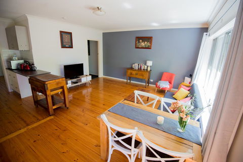 Flora Hill Creek Views - Pubs and Clubs 0