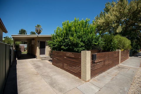 Flora Hill Creek Views - Pubs and Clubs 16