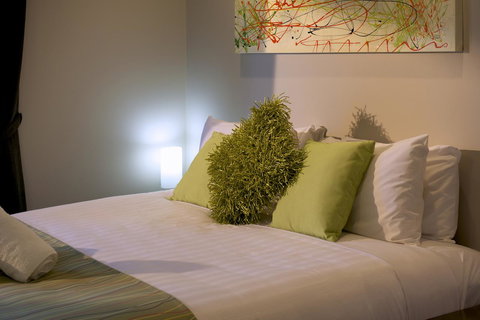 Boathouse Resort Studios And Suites - Pubs and Clubs 18