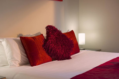 Boathouse Resort Studios And Suites - Pubs and Clubs 16