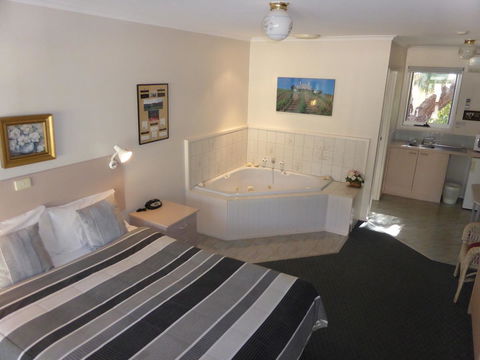 The Balnarring Motel - Pubs and Clubs 16