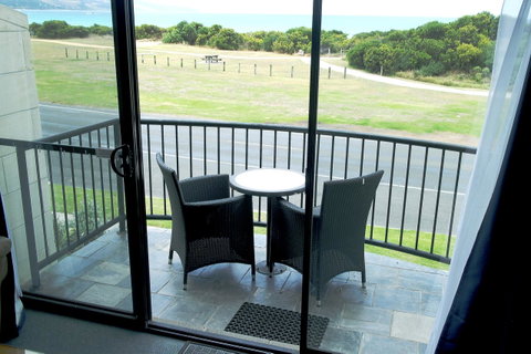 Apollo Bay Waterfront Motor Inn - Pubs and Clubs 28
