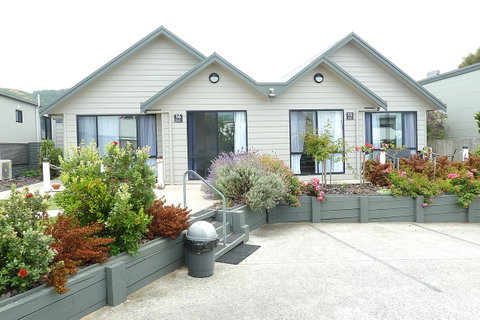 Apollo Bay Waterfront Motor Inn - Pubs and Clubs 8