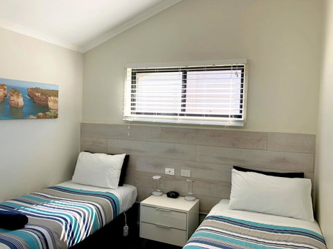 Apollo Bay Waterfront Motor Inn - Pubs and Clubs 24