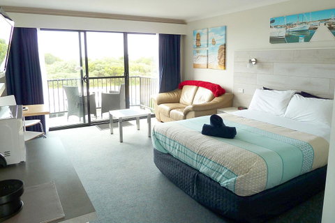 Apollo Bay Waterfront Motor Inn - Pubs and Clubs 2