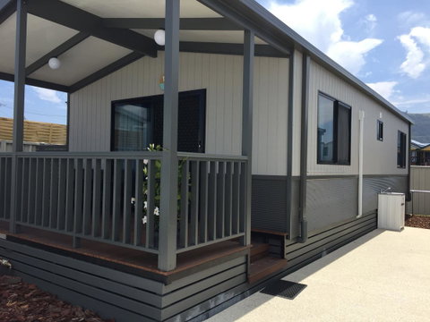 Apollo Bay Waterfront Motor Inn - Pubs and Clubs 35
