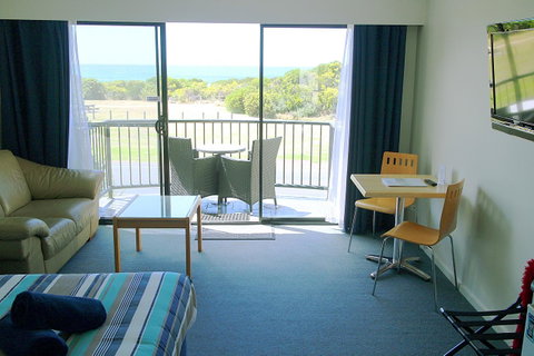 Apollo Bay Waterfront Motor Inn - Pubs and Clubs 29