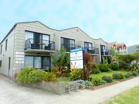Apollo Bay Waterfront Motor Inn - Pubs and Clubs 1