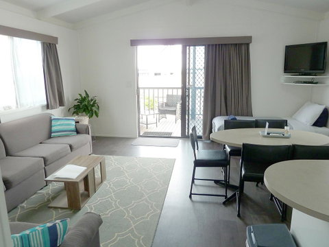 Apollo Bay Waterfront Motor Inn - Pubs and Clubs 14