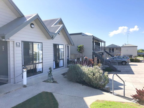 Apollo Bay Waterfront Motor Inn - Pubs and Clubs 21