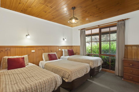 Apollo Bay Cottages - Go Out 3