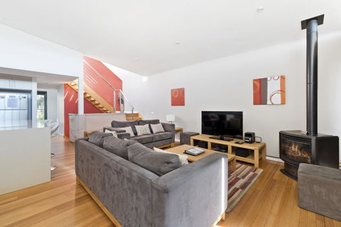 Apollo Bay Cottages - Go Out 12