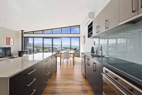 Apollo Bay Cottages - Go Out 10