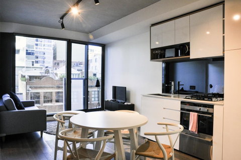 Mono Apartments On La Trobe Street - Go Out 0