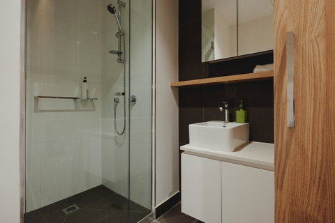 Mono Apartments On La Trobe Street - Go Out 4