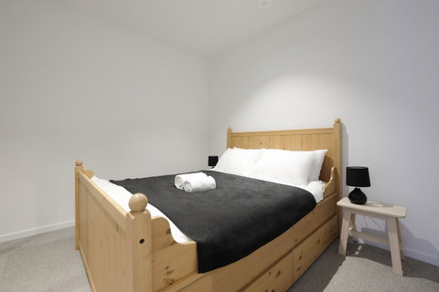 Mono Apartments On La Trobe Street - Go Out 23