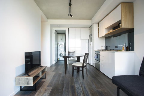 Mono Apartments On La Trobe Street - Go Out 11