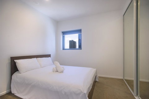 Mono Apartments On La Trobe Street - Go Out 8