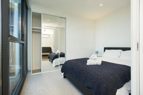 Mono Apartments On La Trobe Street - Go Out 14