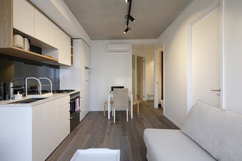 Mono Apartments On La Trobe Street - Go Out 19
