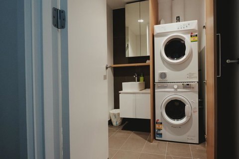 Mono Apartments On La Trobe Street - Go Out 5