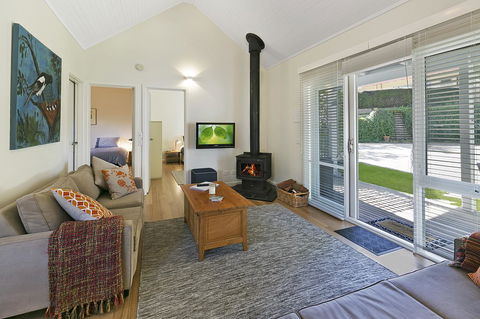 Bilinga Cottages - Pubs and Clubs 9