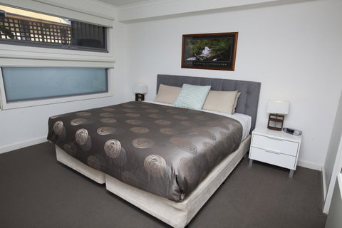 7 Falls Apartments - Pubs and Clubs 24