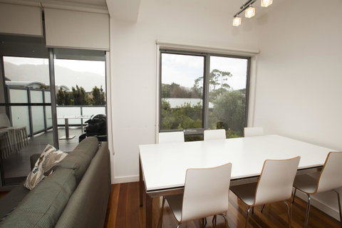 7 Falls Apartments - Pubs and Clubs 10