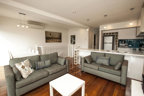 7 Falls Apartments - Pubs and Clubs 11