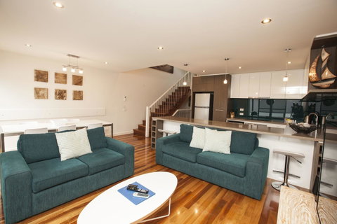 7 Falls Apartments - Pubs and Clubs 4